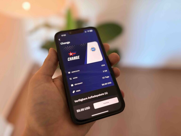 Nahaufnahme eines Smartphone-Bildschirms mit einer 2 GB eSIM für die USA