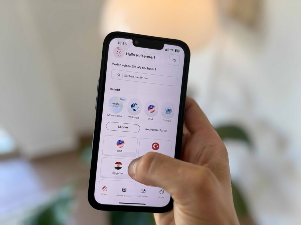 Ansicht eines Smartphones mit eSIMs für Ägypten, Türkei und die USA.